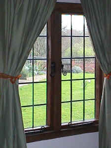 HWWindow206.jpg (56621 bytes)