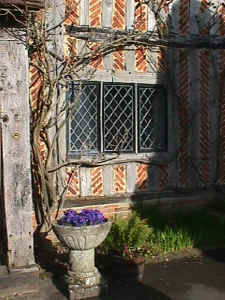 HWWindow305.jpg (80695 bytes)